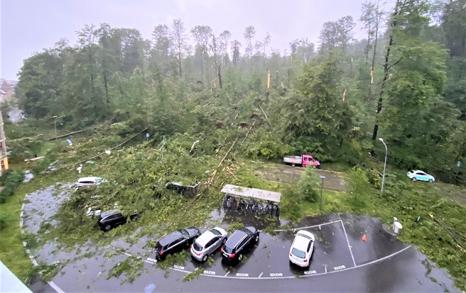 Kräftige Gewitter, Hagelschlag und Sturmböen