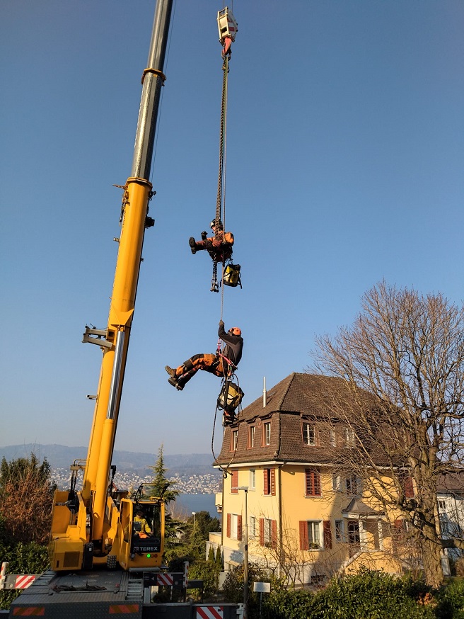 Kletterspezialisten in luftiger Höhe